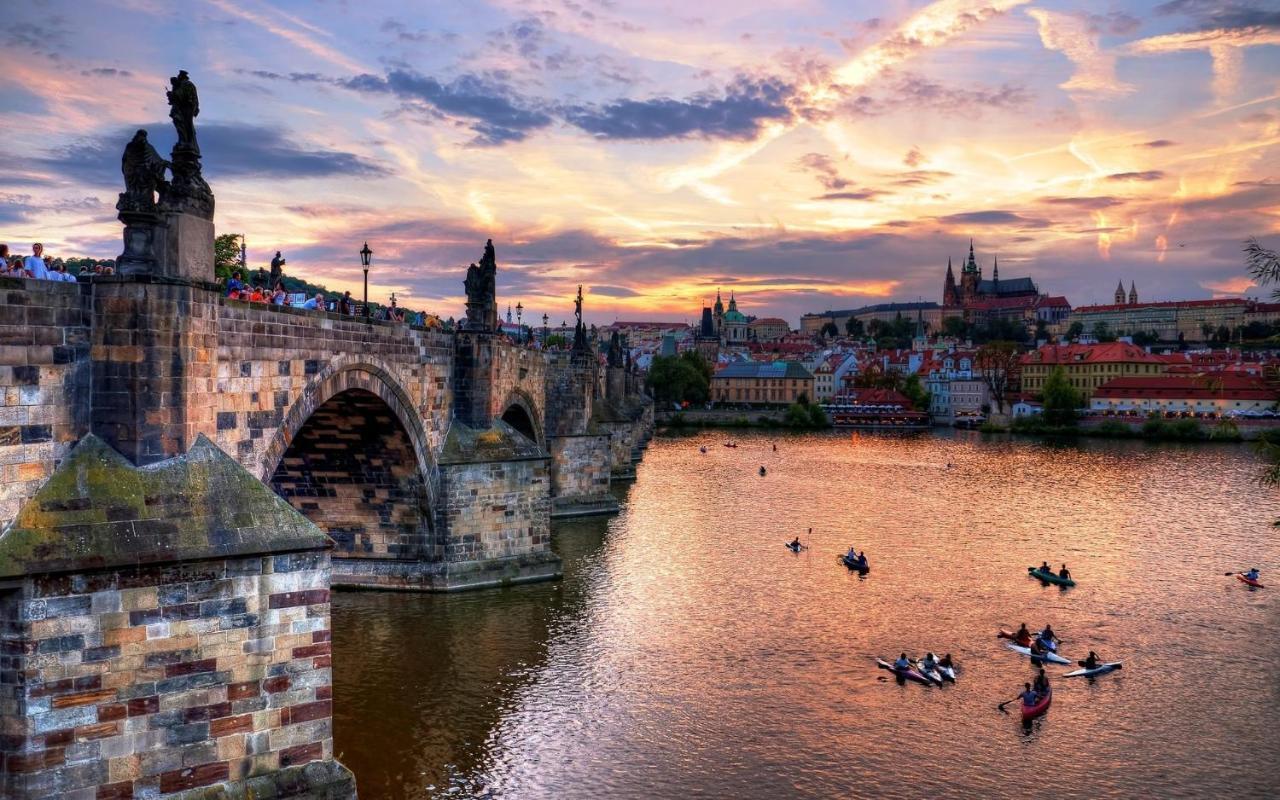 Black Gold Kingdom Prague Ngoại thất bức ảnh
